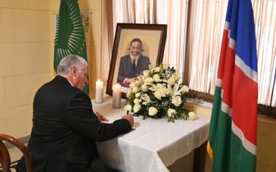 Presidente de Cuba rinde tributo a Sam Nujoma en La Habana