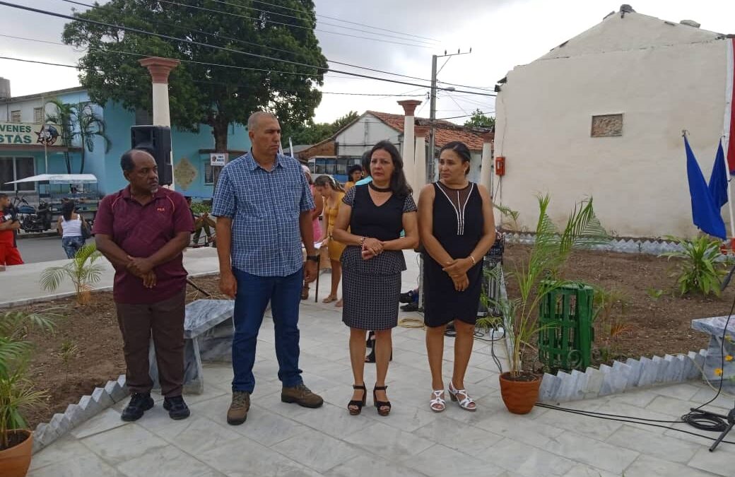 Trabajadores pineros de Servicios Comunales festejan su día