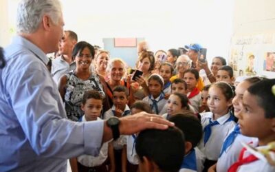 Recorre presidente de Cuba centros económicos en Sancti Spíritus