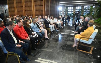 Sostiene Díaz-Canel encuentro con representantes del sector de las comunicaciones, la informática y la electrónica