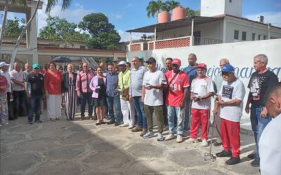 Reconocen a profesionales del INDER y entidades pineras