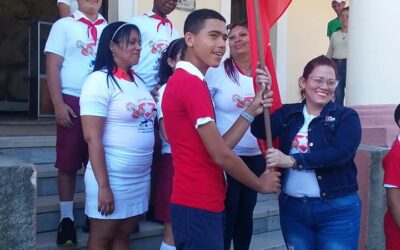 Abanderan delegación pinera al evento nacional de los pioneros