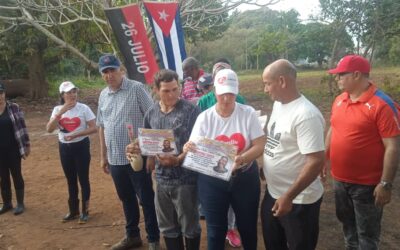 Evalúan producción de siembras y entrega de renglones agrícolas al pueblo pinero