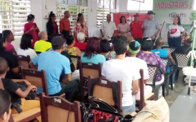 Se comprometen trabajadores de la Industria Ligera a mayores producciones