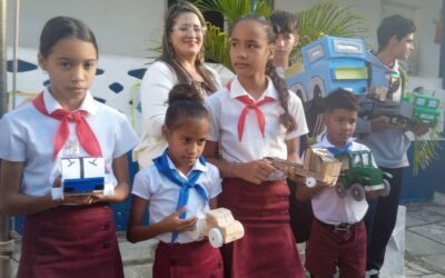 Confeccionan estudiantes del IPA Amistad Cuba Corea medios de enseñanza para estudiantes de la escuela primaria
