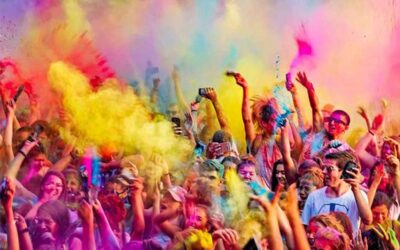 India celebra Holi, festival de los colores