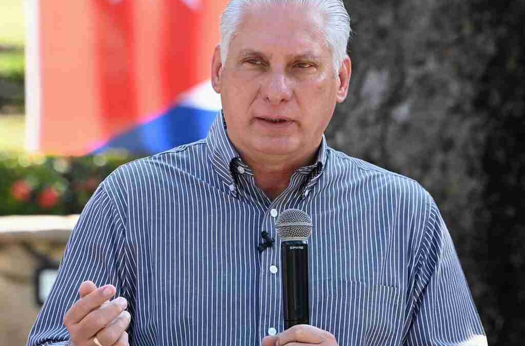Díaz-Canel resalta tema agrícola en Foro Empresarial