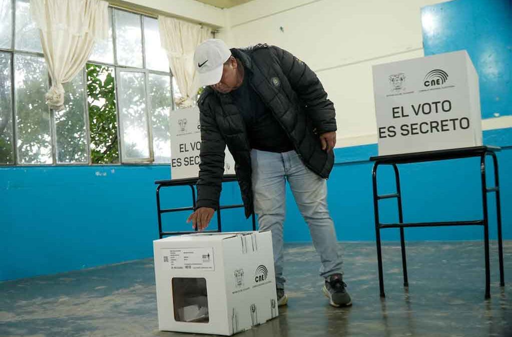 El 41 por ciento de electores ya votó en Ecuador (+Foto)