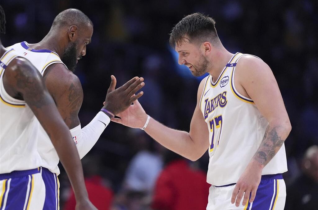 Lakers por primer triunfo en postemporada de NBA