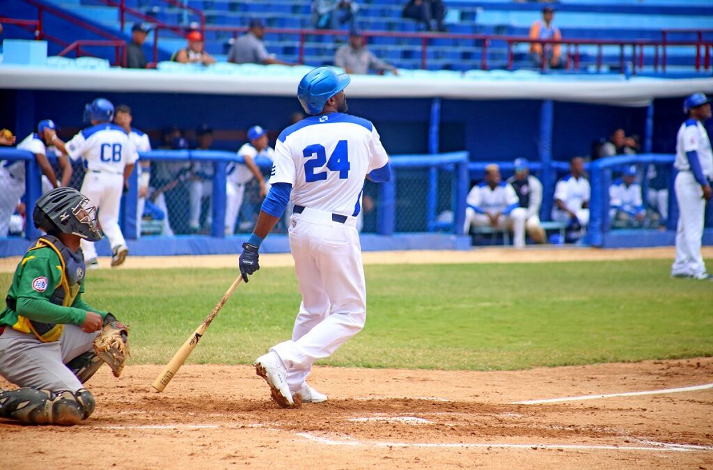 Industriales gana primera serie particular en liga beisbolera cubana