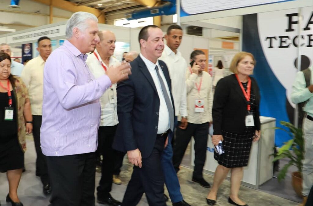 Presidente de Cuba visita Feria Internacional de Salud (+Fotos)