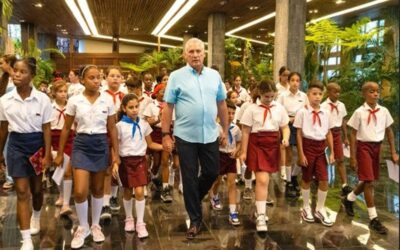Díaz-Canel felicita a organizaciones juvenil e infantil de Cuba