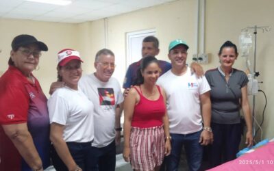 Entregan canastilla en saludo al Primero de mayo