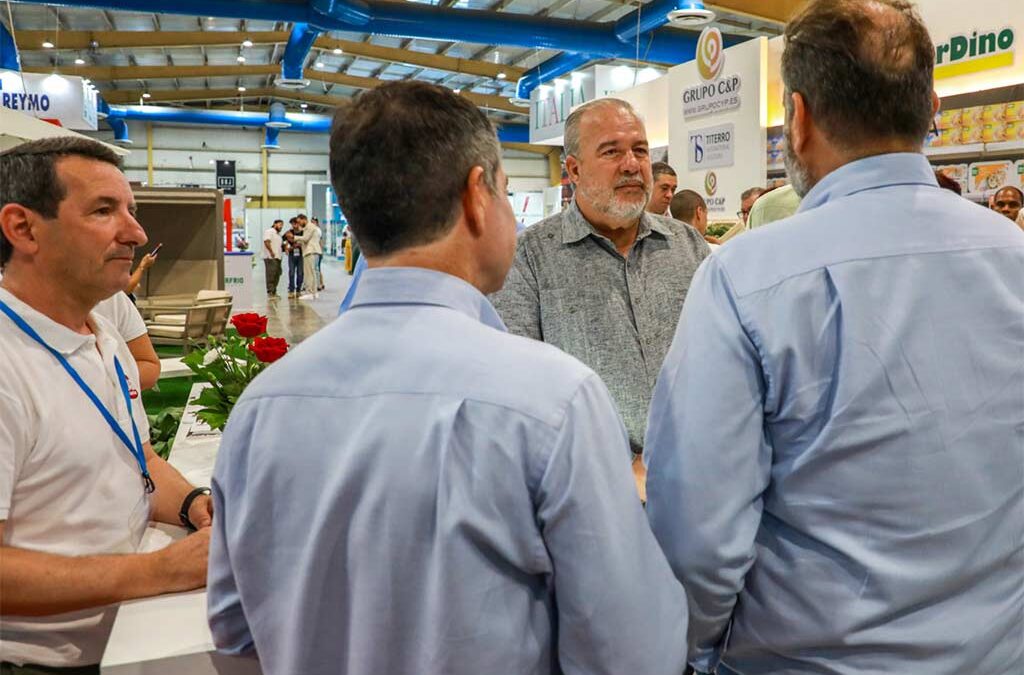 Primer ministro insta a recuperar competitividad del turismo en Cuba