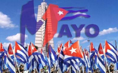 Desfiles con alegría y el espíritu patriótico de los cubanos