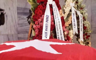 Ofrendas florales de Raúl y Díaz-Canel a José Martí