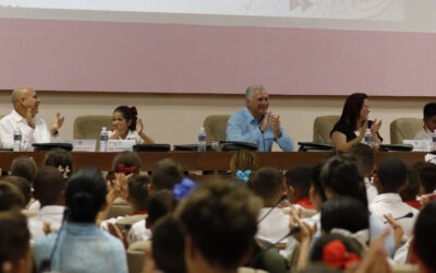 Reafirma Díaz-Canel peso del movimiento pioneril en la Revolución