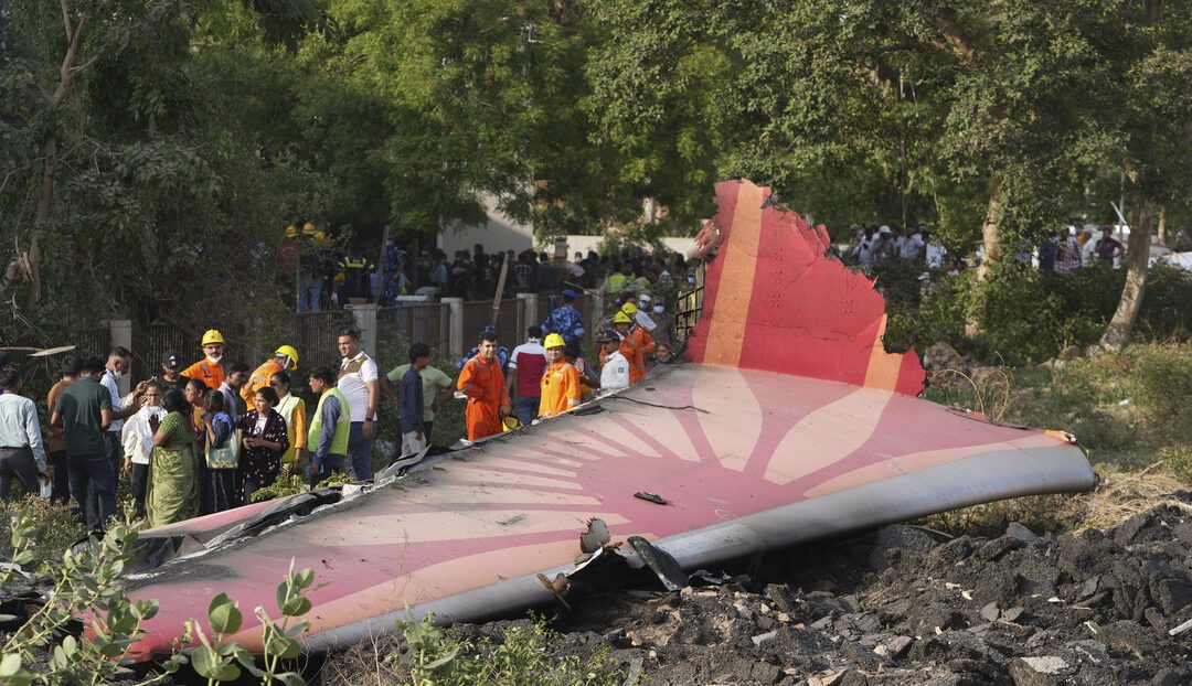Qué se sabe sobre el siniestro del avión con 242 personas a bordo en la India