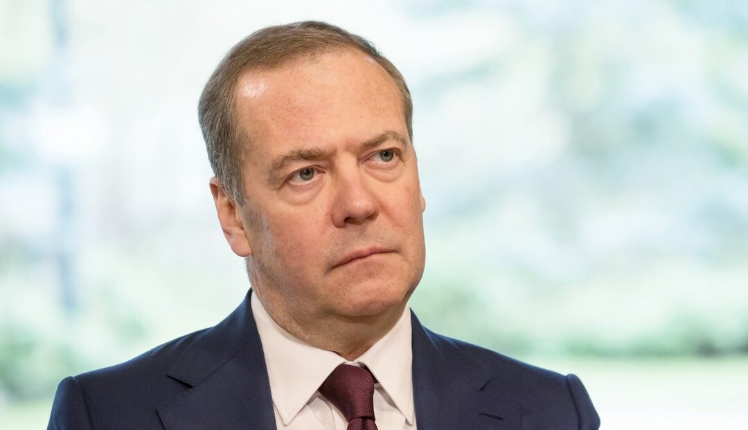 Medvédev explica por qué es una mala idea atacar instalaciones nucleares de Irán