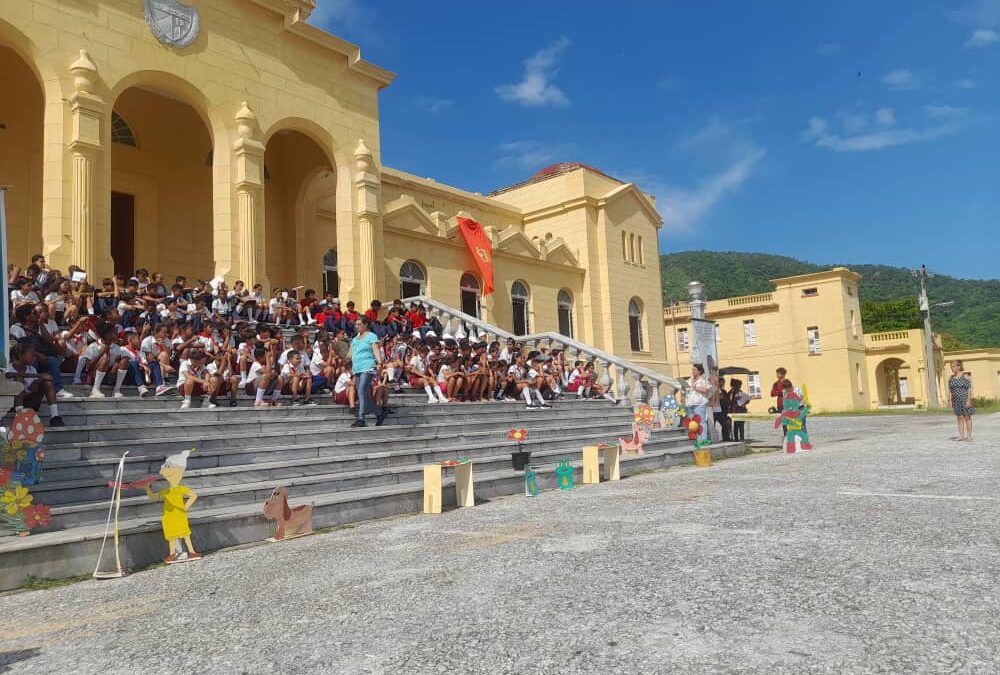 Realizan exposición municipal de círculos de interés