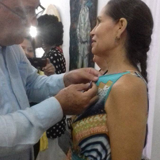 Reconocen a la bibliotecaria pinera Vilma Alcina con la distinción Por la Cultura Nacional Cubana