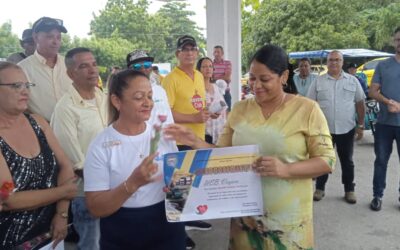 Merecido reconocimiento a transportistas pineros
