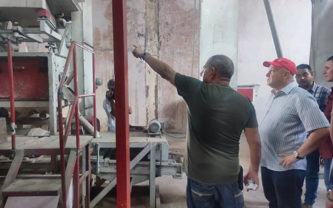Intercambia hoy Viceprimer ministro Tapia Fonseca con pineros