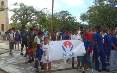 Abanderaron delegación pinera que asistirá a los 61 Juegos Escolares