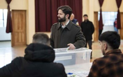 Presidente chileno ejerció el voto y llamó a participar en comicios