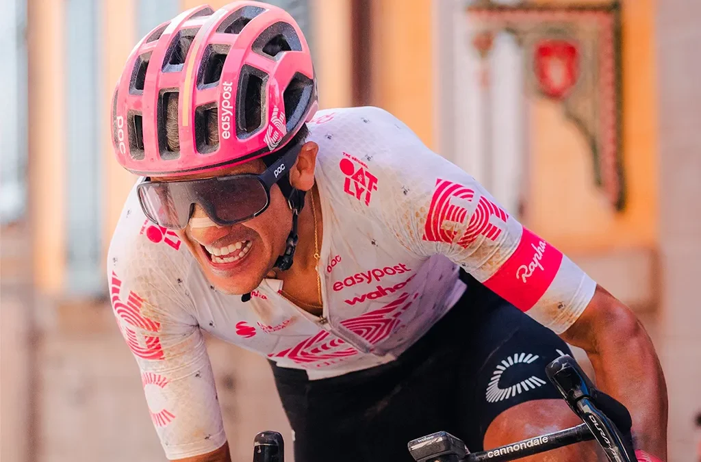 Ciclista ecuatoriano Richard Carapaz se baja del Tour de Francia