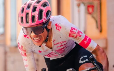 Ciclista ecuatoriano Richard Carapaz se baja del Tour de Francia