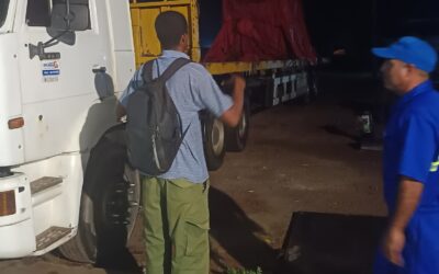 Trabajadores eléctricos al pie del cañón.
