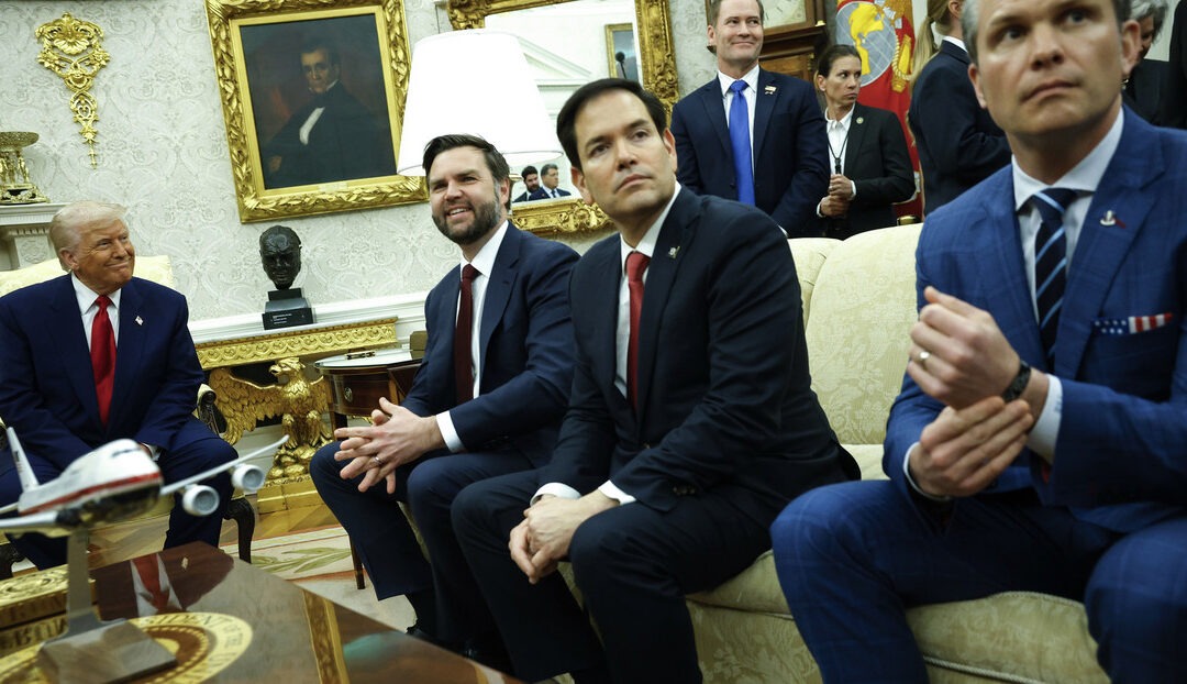 La persona que convenció a Trump de endurecer la postura de EE.UU. con China, Irán, Rusia y Venezuela
