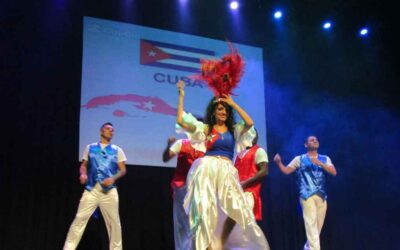 Música y bailes cubanos estremecieron el Teatro Cervantes de Quilmes (+Fotos)