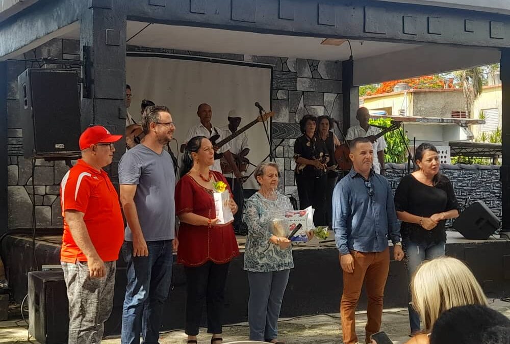 Reconocen labor de historiadores pineros