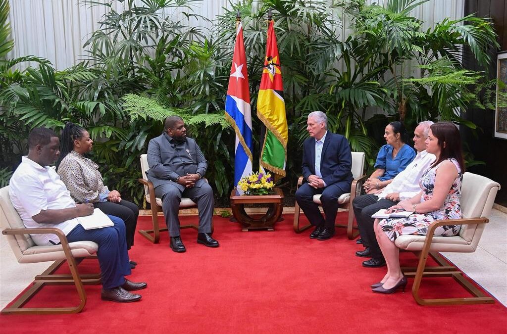 Presidente de Cuba recibió a dirigente partidista mozambiqueño