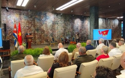 Cuba rinde homenaje a Vietnam en aniversario de su Revolución