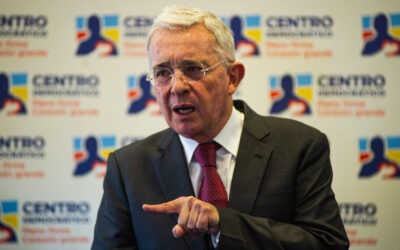 Multa, inhabilitado y 12 años de prisión en casa: la pena que ‘pone contra las cuerdas’ a Álvaro Uribe