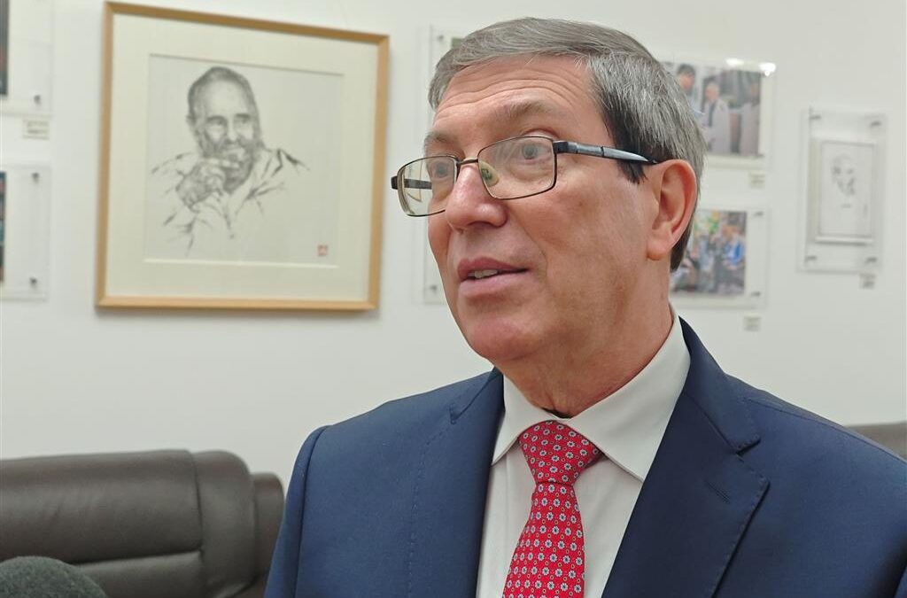 Canciller de Cuba encomió revista sobre política exterior de China