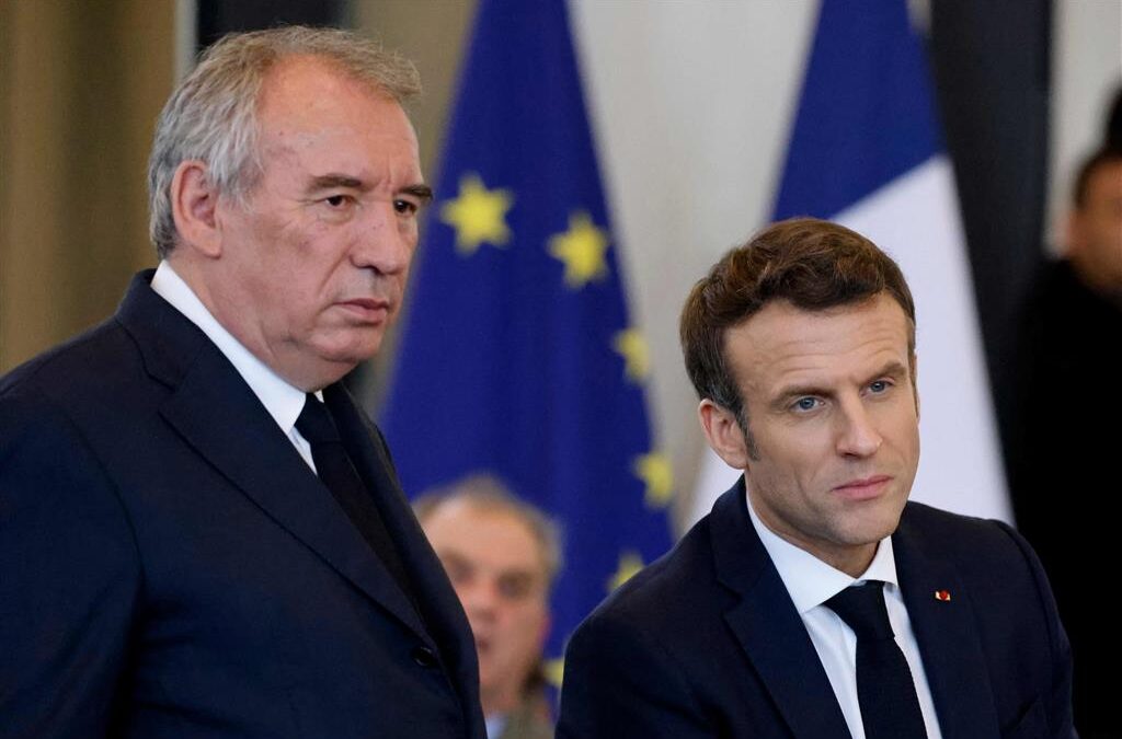 Vaticinan desde la oposición caída del gobierno francés