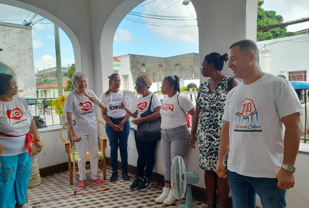 Abrazo de Juventudes por una Isla hermosa