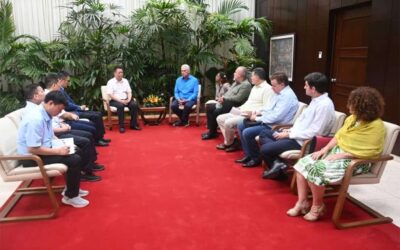 Díaz-Canel dialoga con empresarios chinos de la industria azucarera