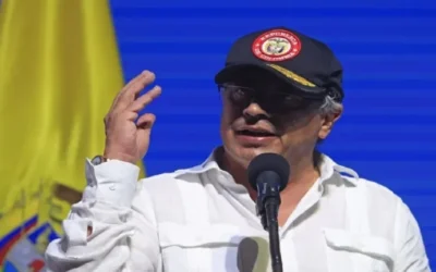Gustavo Petro niega autenticidad de chats divulgados por candidata presidencial