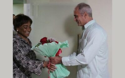Llegó a Cuba presidenta de la Asamblea Nacional de Angola 