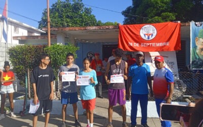 Realizan pineros carrera en saludo al 28 de septiembre
