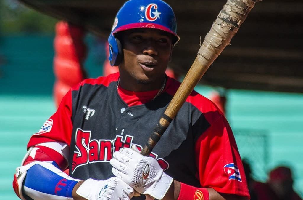 Avispas extienden su racha triunfal en el béisbol cubano (+Foto)