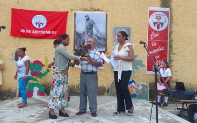 Entregan Premio Nacional del Barrio a escuela pinera
