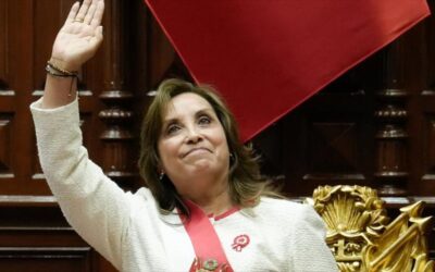 Congreso de Perú destituye a presidenta Dina Boluarte