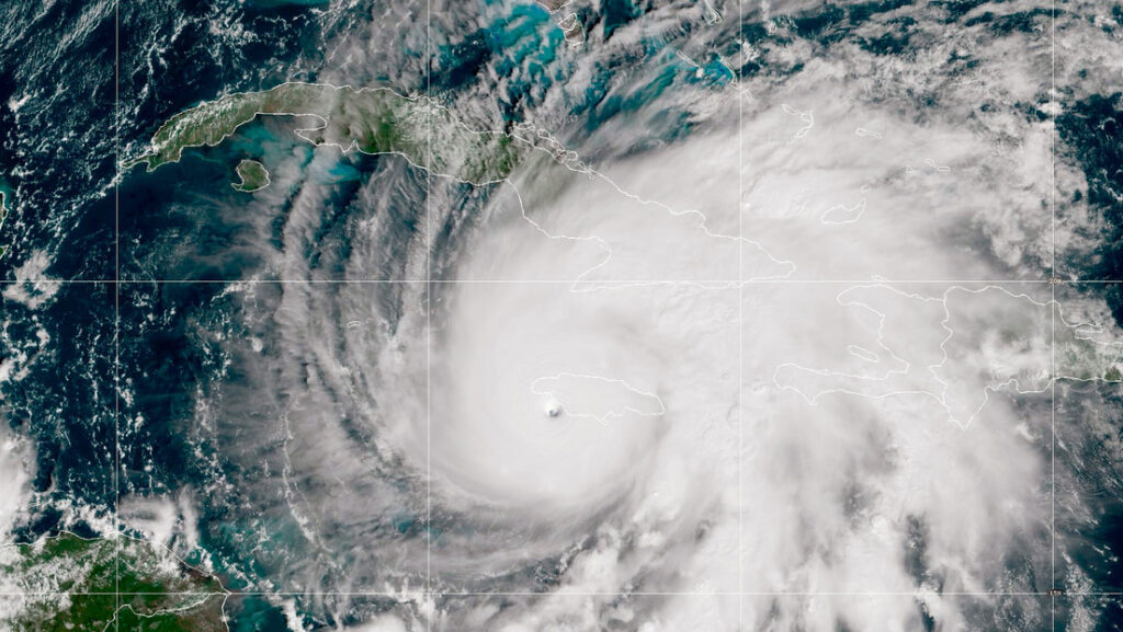 Díaz-Canel llama a la población a alistarse para el «efecto devastador» del huracán Melissa