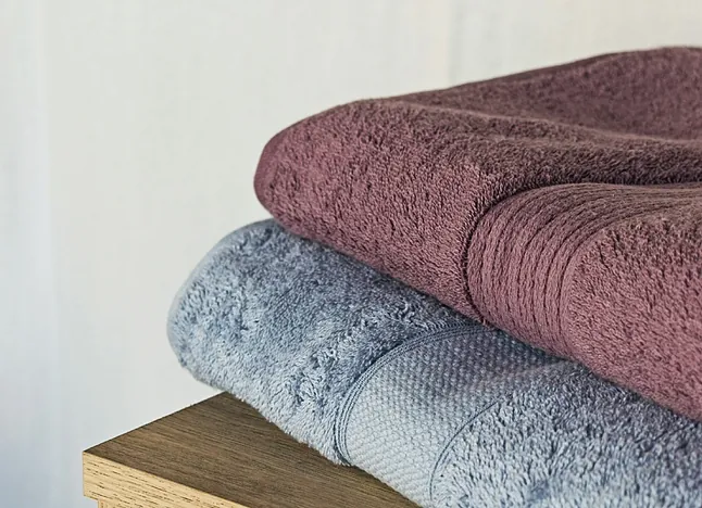 ¿Cómo se llaman y para qué sirven las líneas que tienen algunas toallas?